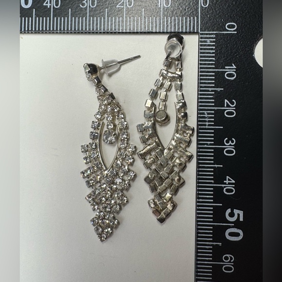Long rhinestone chandelier earrings - Picture 7 of 8